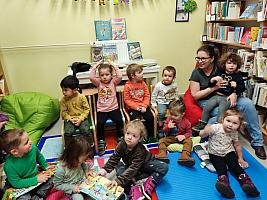 Návštěva dětí z Krumlíku na Míru, zdroj: Městská knihovna v Českém Krumlově