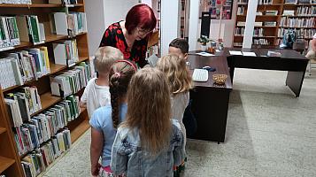 Pasování na čtenáře, ZŠ T. G. M., 1. A, zdroj: Městská knihovna v Českém Krumlově (6/28)